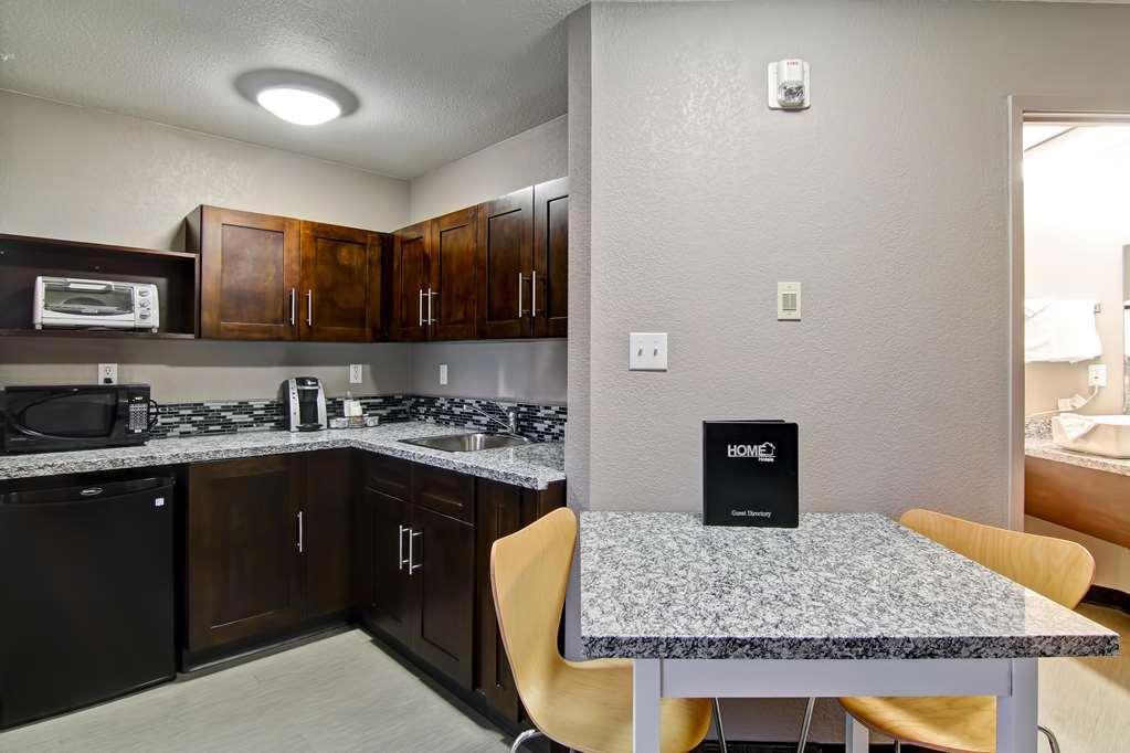 Home Inn Medicine Hat Room photo